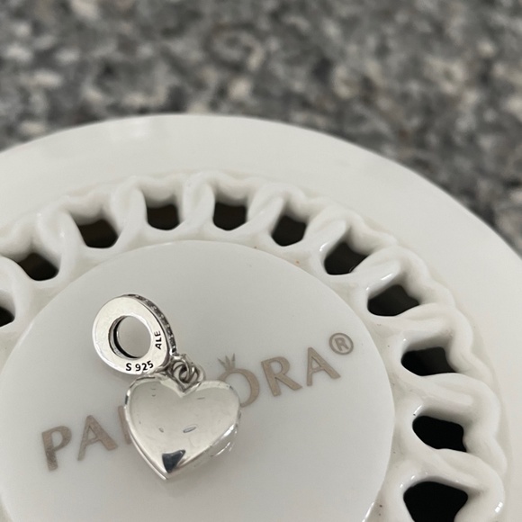 Pandora OPENABLE HEART LOCKET DANGLE CHARM - Picture 5 of 5
